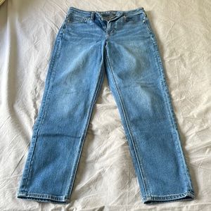 EUC American Eagle mom jean